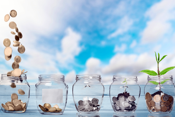 ¿Cuál es el coste de permanecer en liquidez en el largo plazo?